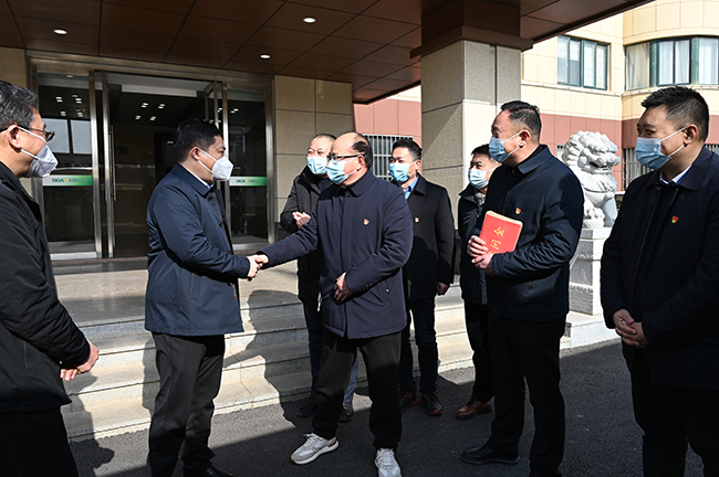 滨海县领导仇飞一行到淮海走访慰问.jpg