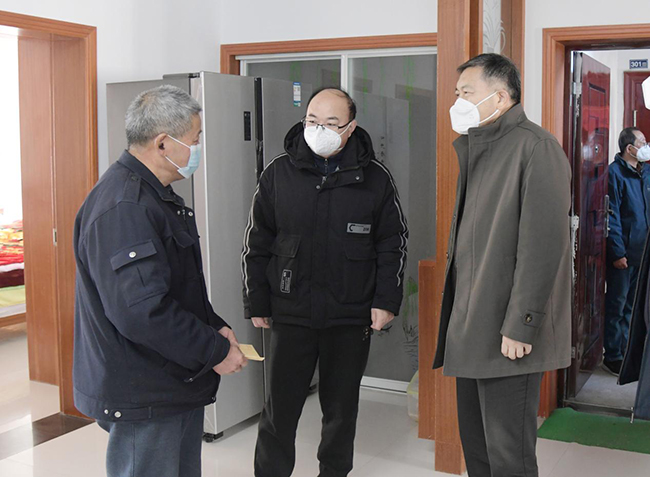 杨义林到淮海走访慰问困难职工.jpg