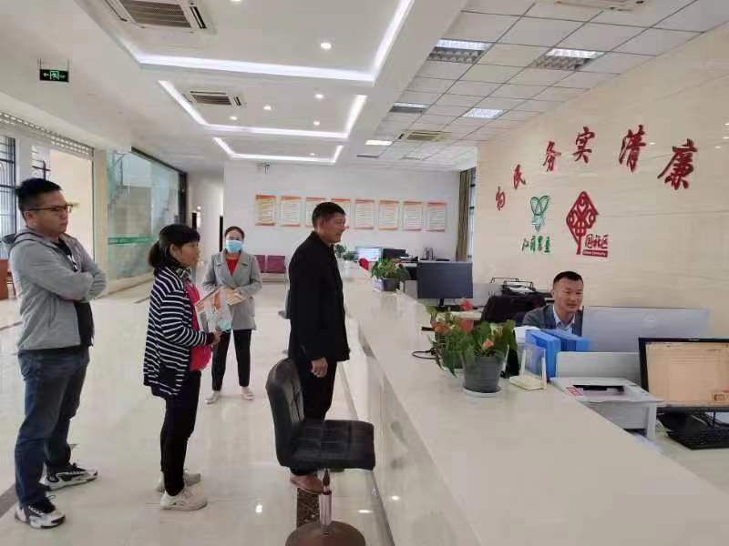 淮海农场社区开展首批退役军人优待证发放工作.jpg