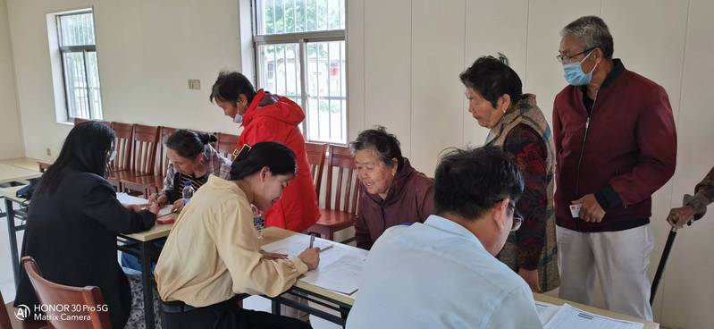 射阳县民政局到淮海开展老年人身体状况评估工作.jpg