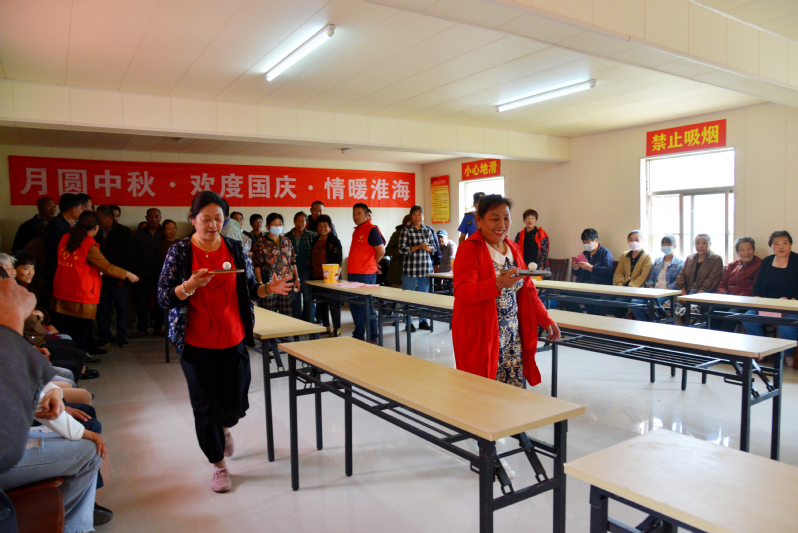 淮海城西居委会职工居民趣味游艺活动精彩纷呈.jpg