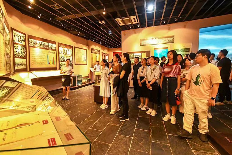 射阳县纪委组织年轻纪检监察干部到淮海开展廉政教育.jpg