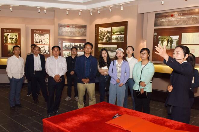 “中国农垦改革发展百场行”采访组走进淮海.jpg