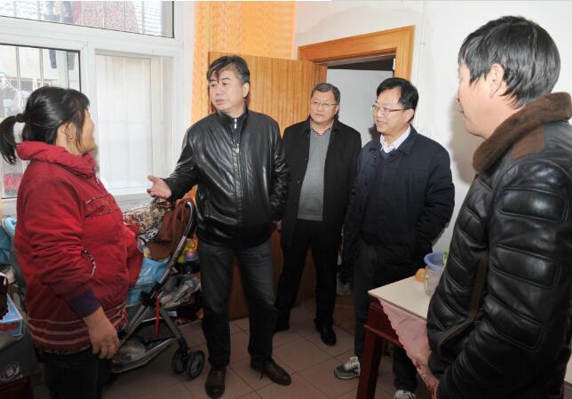 佟晓廷到淮海走访慰问精准扶贫困难职工.jpg