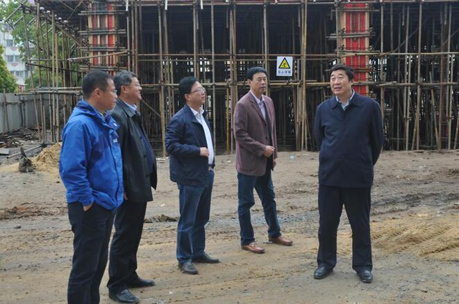 江苏省农垦集团公司总经理胡兆辉到淮海检查指导工作.jpg