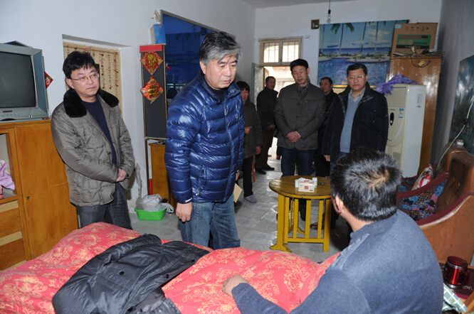 佟晓廷等来我场调研并慰问困难职工.jpg