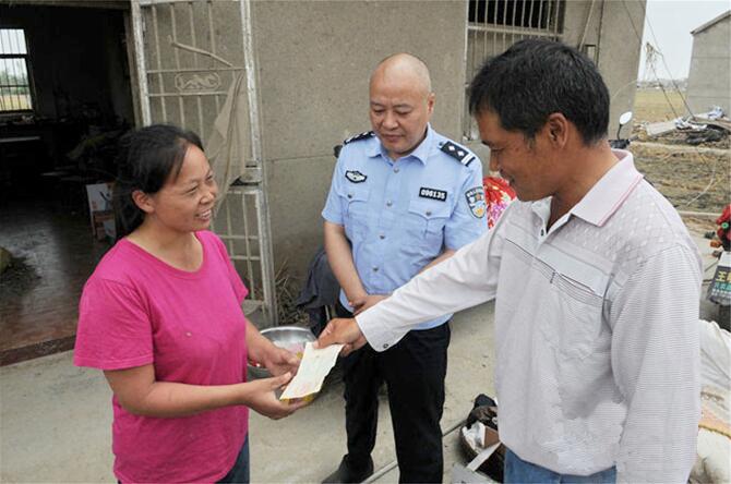 阜宁存单飞抵农场 淮海派人完璧归赵3.jpg