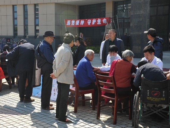 淮海医院举办“预防接种守护生命”义诊活动.jpg