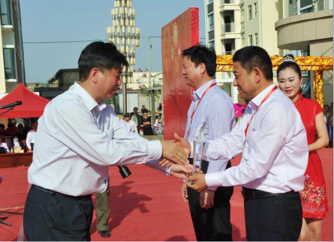 江苏农垦第四届职工广场舞比赛在淮海举行7.jpg