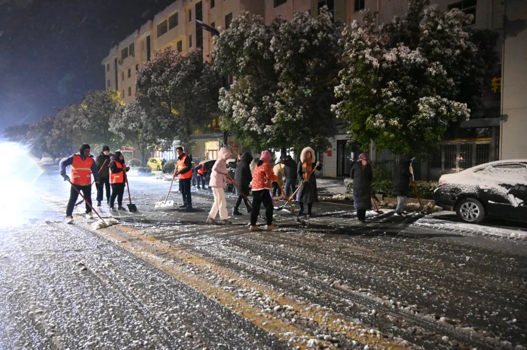 淮海物业公司：不畏风雪 为民保障